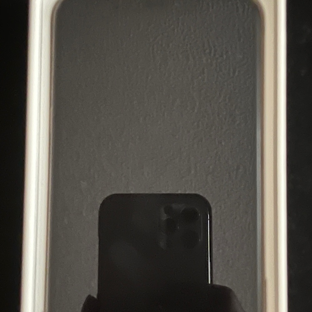 Apple iPhone Xs Max - Picture 2 of 3
